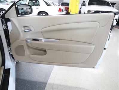 2014 Chrysler 200 Touring - Photo 17 - Addison, IL 60101