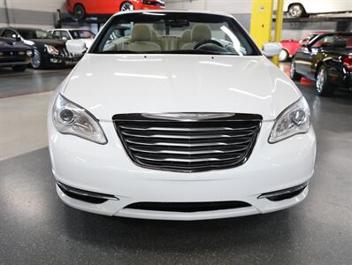 2014 Chrysler 200 Touring - Photo 6 - Addison, IL 60101