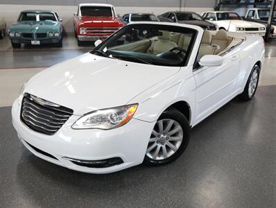 2014 Chrysler 200 Touring - Photo 2 - Addison, IL 60101