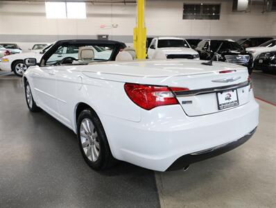 2014 Chrysler 200 Touring - Photo 13 - Addison, IL 60101