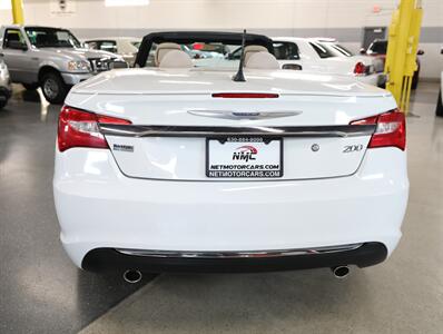 2014 Chrysler 200 Touring - Photo 10 - Addison, IL 60101