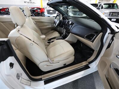 2014 Chrysler 200 Touring - Photo 18 - Addison, IL 60101