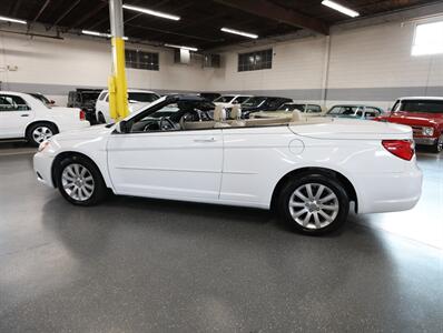 2014 Chrysler 200 Touring - Photo 15 - Addison, IL 60101