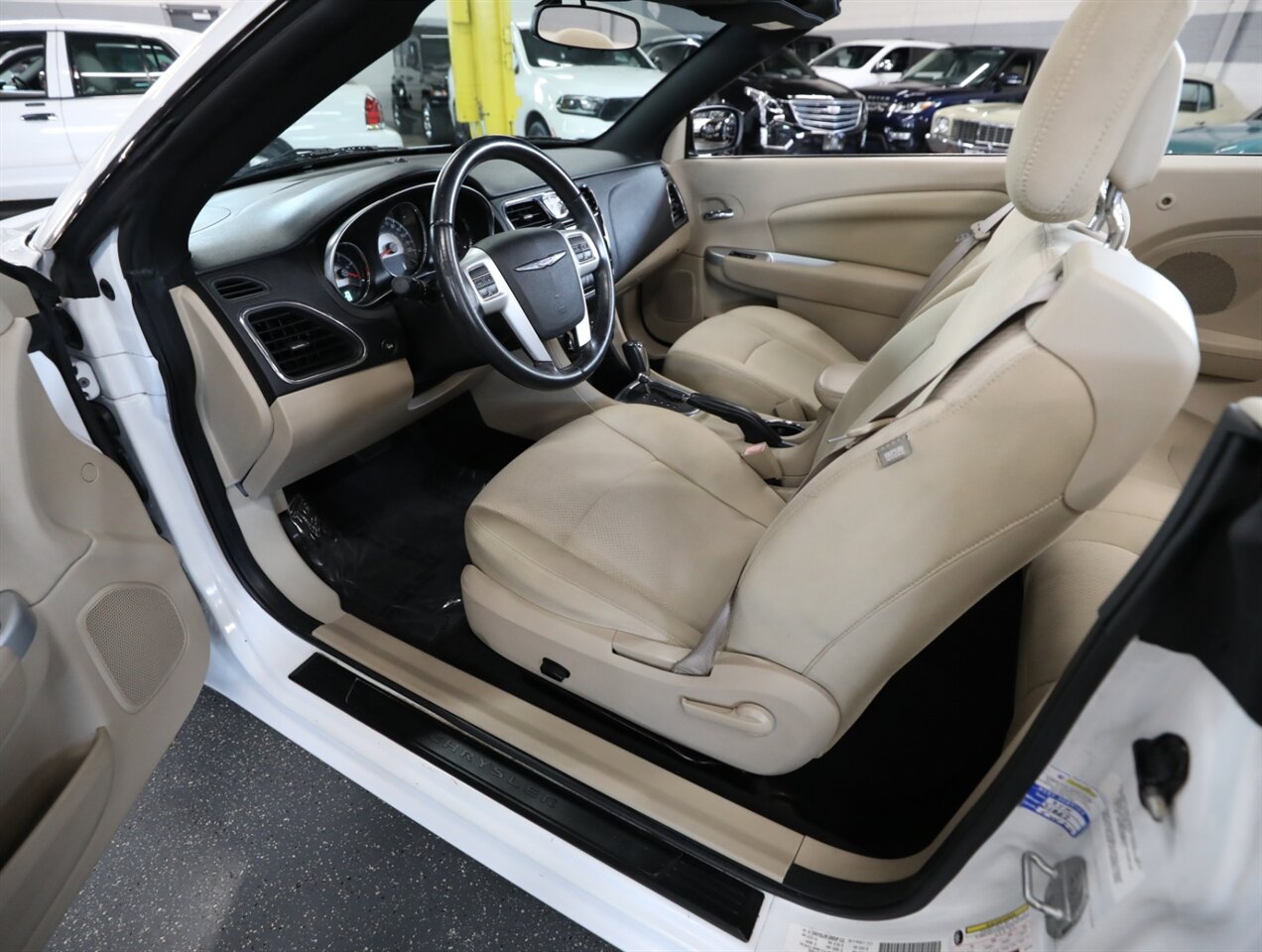 2014 Chrysler 200 Touring - Photo 25 - Addison, IL 60101