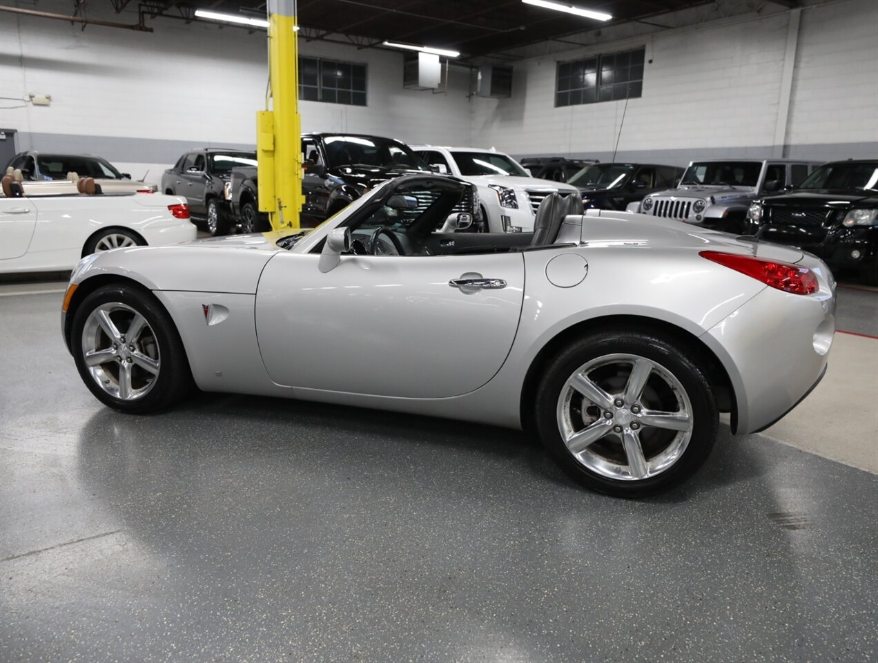 2009 Pontiac Solstice - Photo 16 - Addison, IL 60101