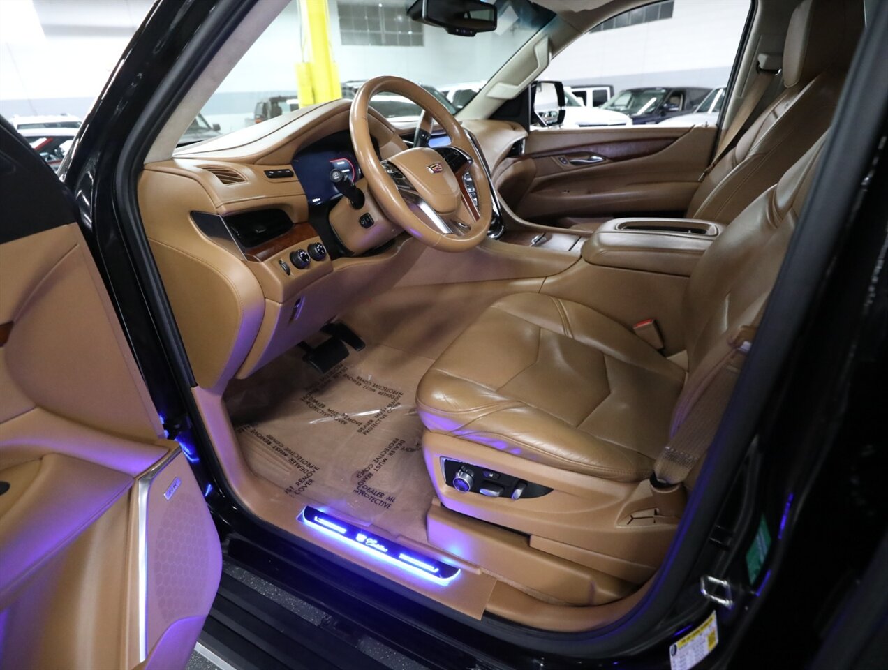 2016 Cadillac Escalade Platinum 4WD - Photo 34 - Addison, IL 60101