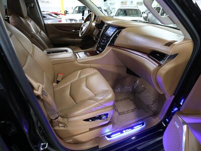 2016 Cadillac Escalade Platinum 4WD - Photo 16 - Addison, IL 60101