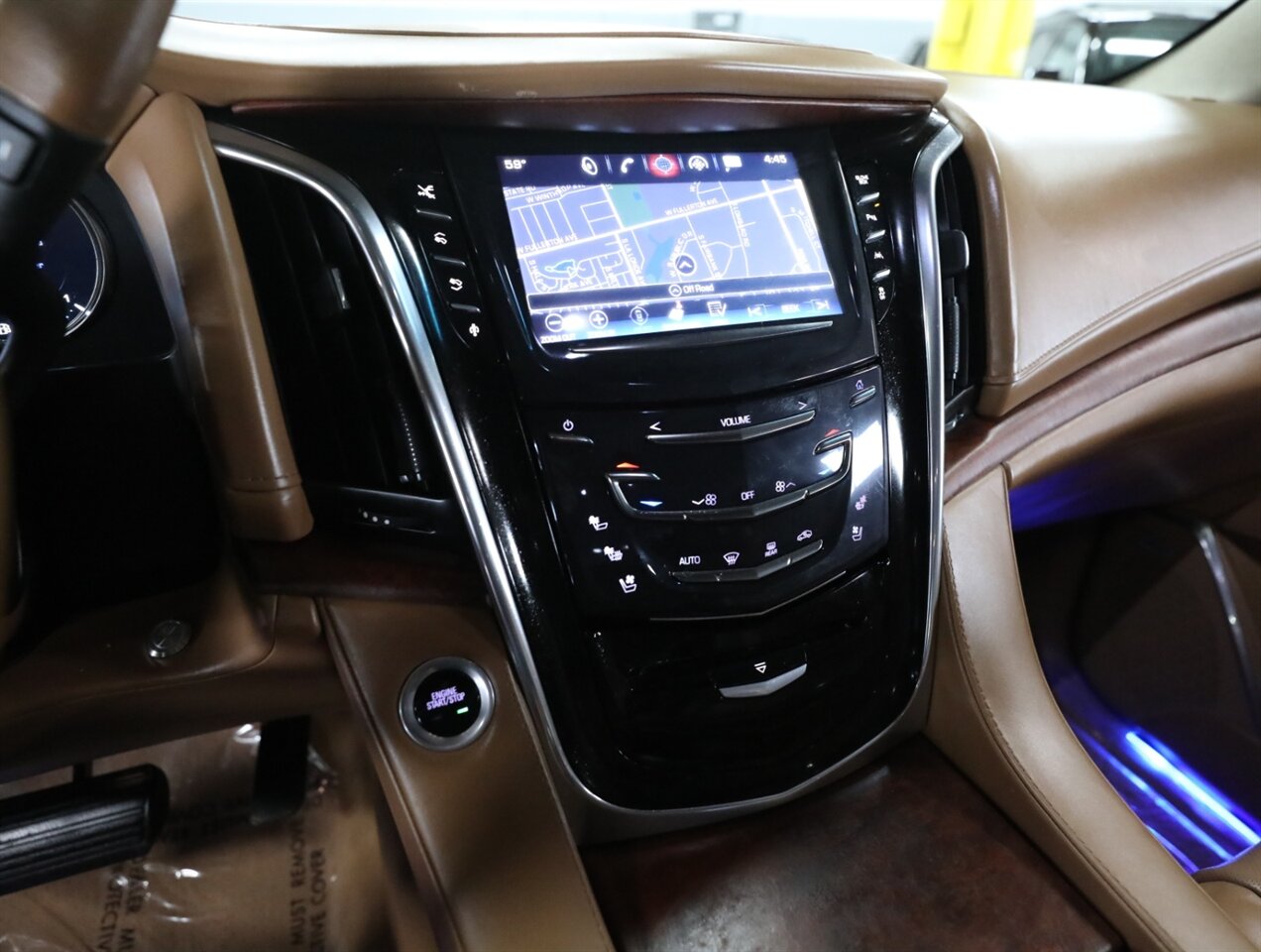 2016 Cadillac Escalade Platinum 4WD - Photo 39 - Addison, IL 60101