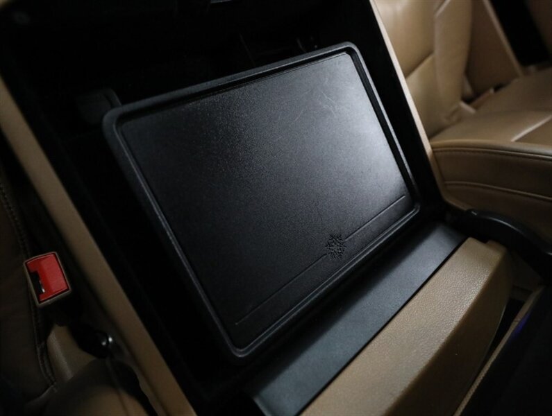 2016 Cadillac Escalade Platinum 4WD - Photo 48 - Addison, IL 60101