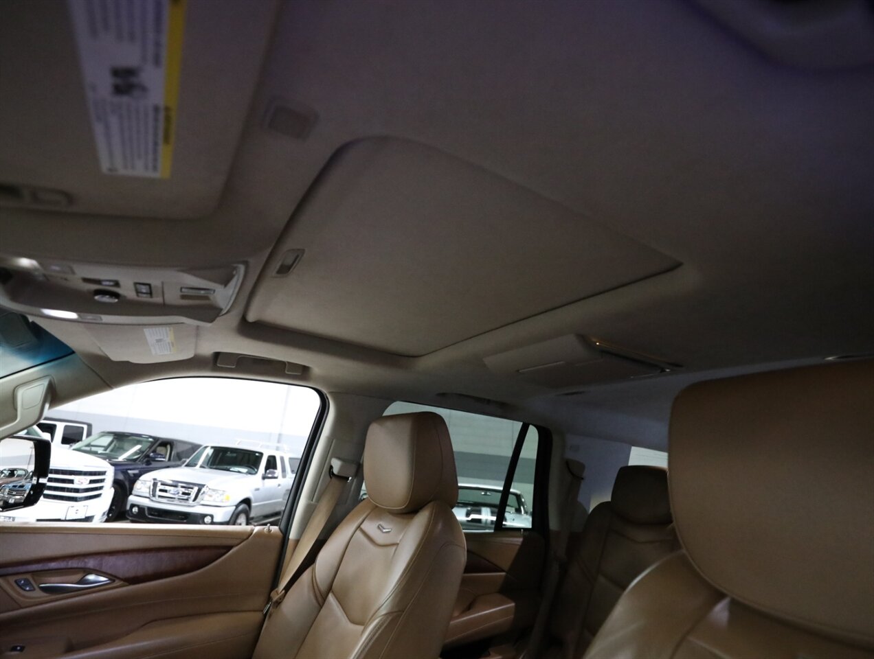 2016 Cadillac Escalade Platinum 4WD - Photo 37 - Addison, IL 60101