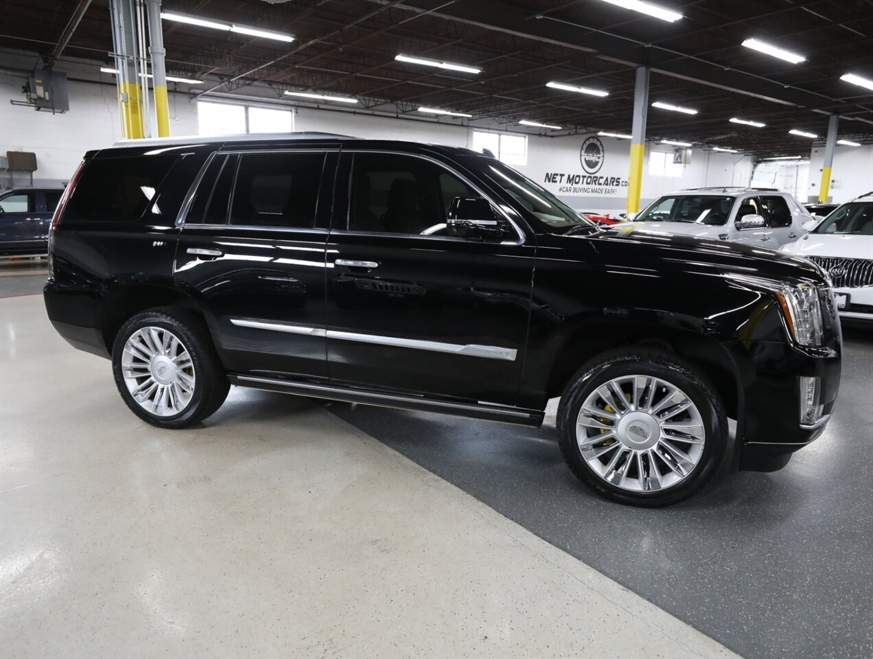 2016 Cadillac Escalade Platinum 4WD - Photo 8 - Addison, IL 60101