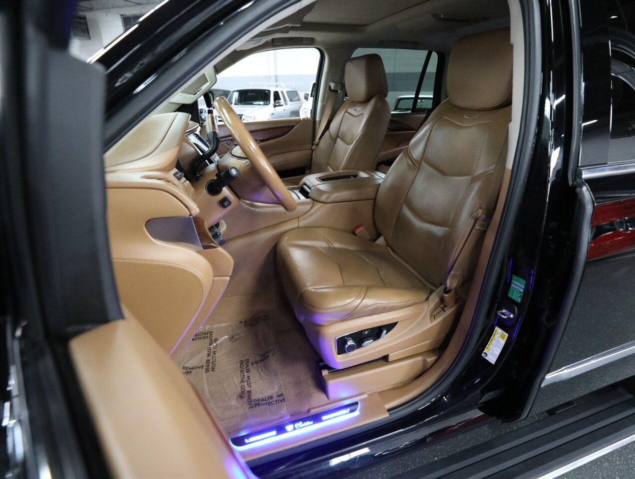 2016 Cadillac Escalade Platinum 4WD - Photo 35 - Addison, IL 60101
