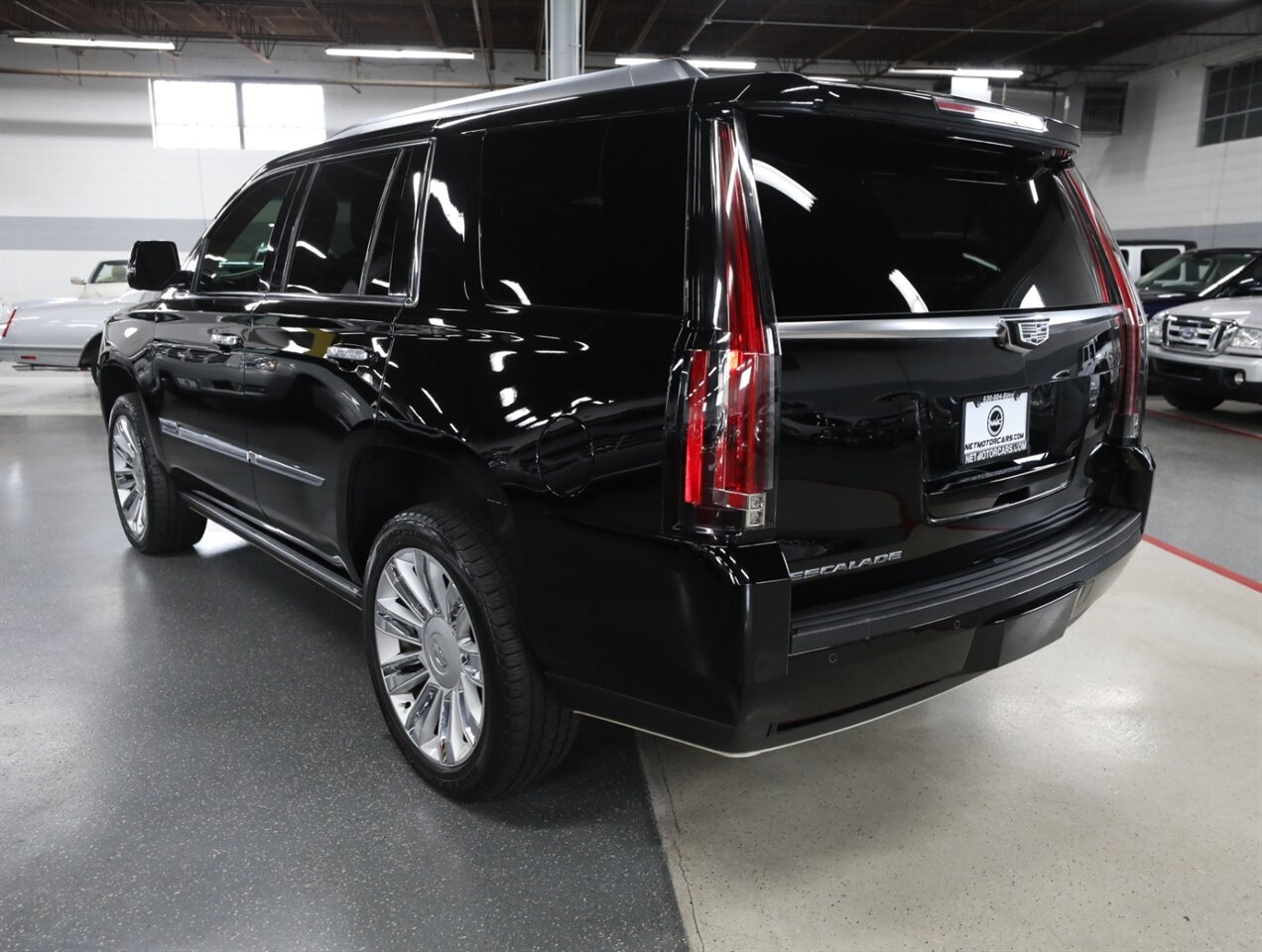 2016 Cadillac Escalade Platinum 4WD - Photo 11 - Addison, IL 60101
