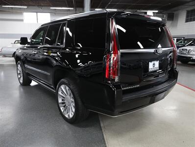 2016 Cadillac Escalade Platinum 4WD - Photo 11 - Addison, IL 60101