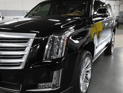 2016 Cadillac Escalade Platinum 4WD - Photo 5 - Addison, IL 60101