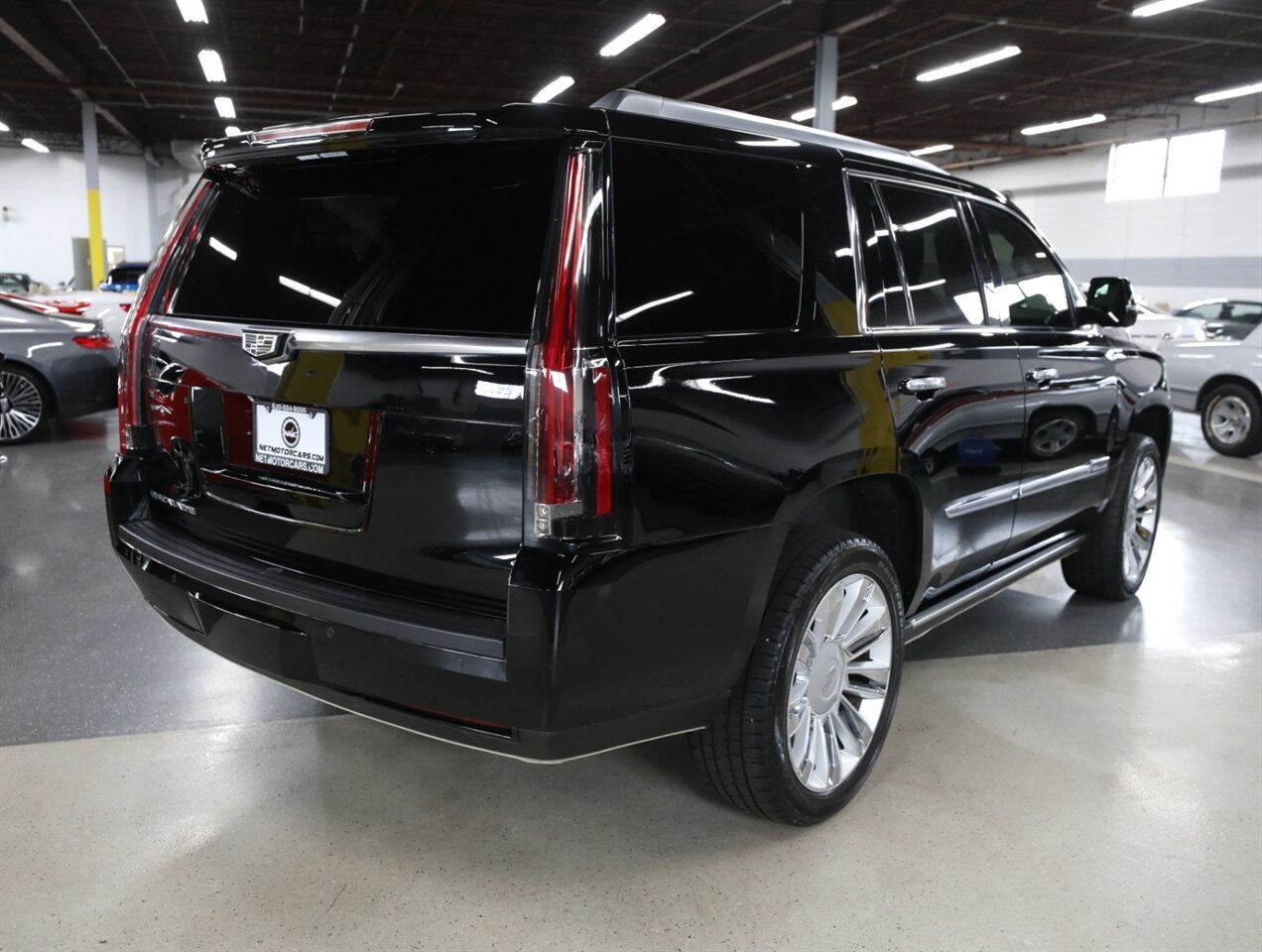 2016 Cadillac Escalade Platinum 4WD - Photo 9 - Addison, IL 60101