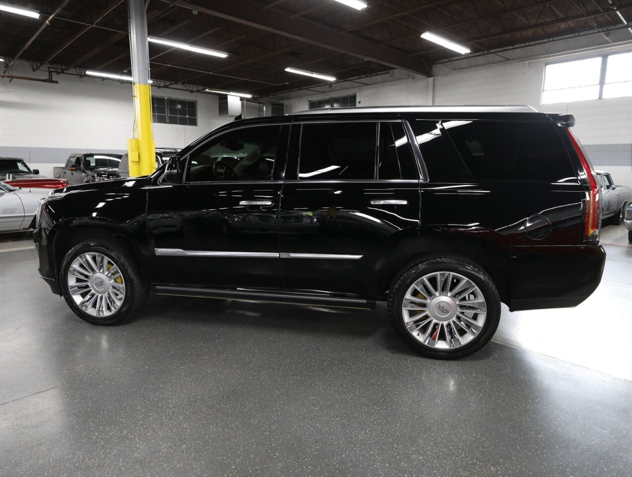 2016 Cadillac Escalade Platinum 4WD - Photo 13 - Addison, IL 60101