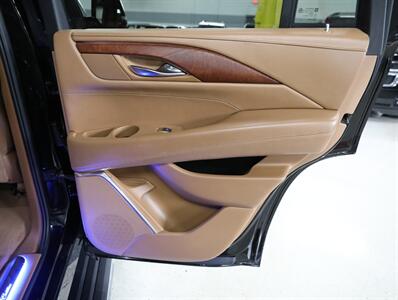 2016 Cadillac Escalade Platinum 4WD - Photo 18 - Addison, IL 60101