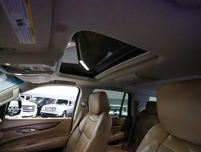 2016 Cadillac Escalade Platinum 4WD - Photo 38 - Addison, IL 60101