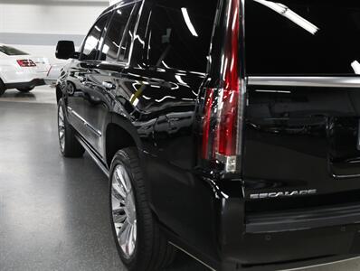 2016 Cadillac Escalade Platinum 4WD - Photo 12 - Addison, IL 60101