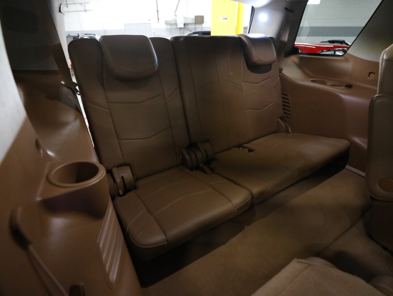 2016 Cadillac Escalade Platinum 4WD - Photo 21 - Addison, IL 60101