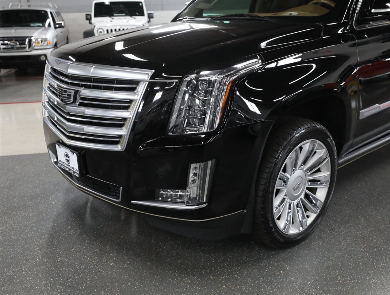 2016 Cadillac Escalade Platinum 4WD - Photo 3 - Addison, IL 60101