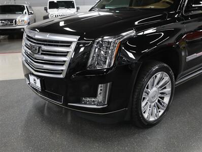 2016 Cadillac Escalade Platinum 4WD - Photo 3 - Addison, IL 60101
