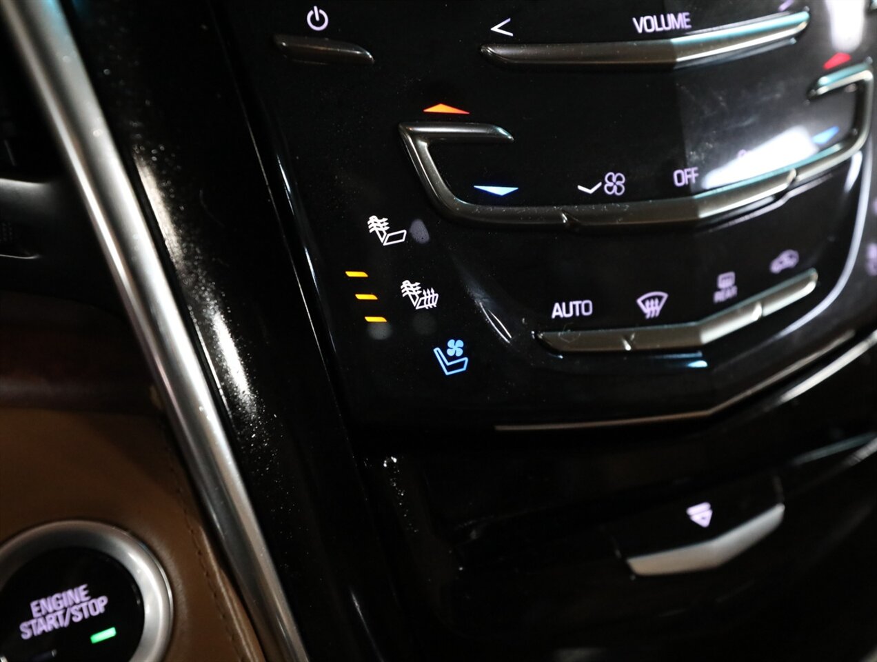 2016 Cadillac Escalade Platinum 4WD - Photo 41 - Addison, IL 60101