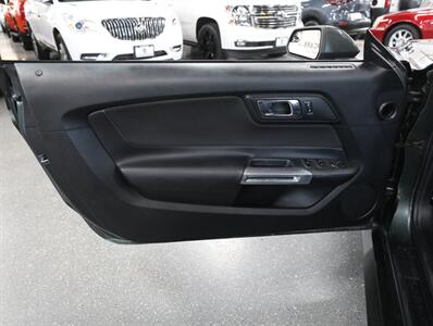 2016 Ford Mustang V6 Convertible   - Photo 22 - Addison, IL 60101