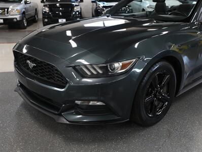 2016 Ford Mustang V6 Convertible   - Photo 3 - Addison, IL 60101