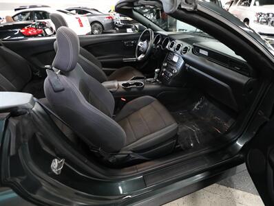 2016 Ford Mustang V6 Convertible   - Photo 17 - Addison, IL 60101