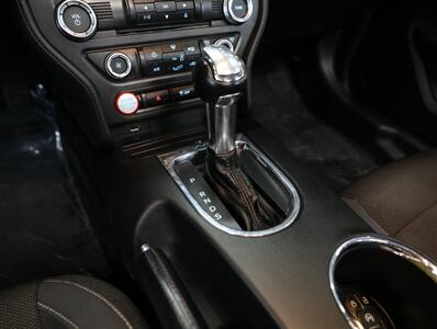 2016 Ford Mustang V6 Convertible   - Photo 25 - Addison, IL 60101