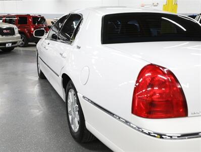 2009 Lincoln Town Car Signature Limited   - Photo 13 - Addison, IL 60101