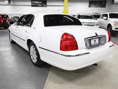 2009 Lincoln Town Car Signature Limited   - Photo 12 - Addison, IL 60101