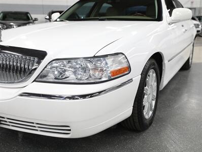 2009 Lincoln Town Car Signature Limited   - Photo 5 - Addison, IL 60101