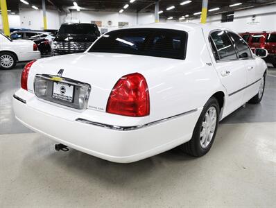 2009 Lincoln Town Car Signature Limited   - Photo 10 - Addison, IL 60101