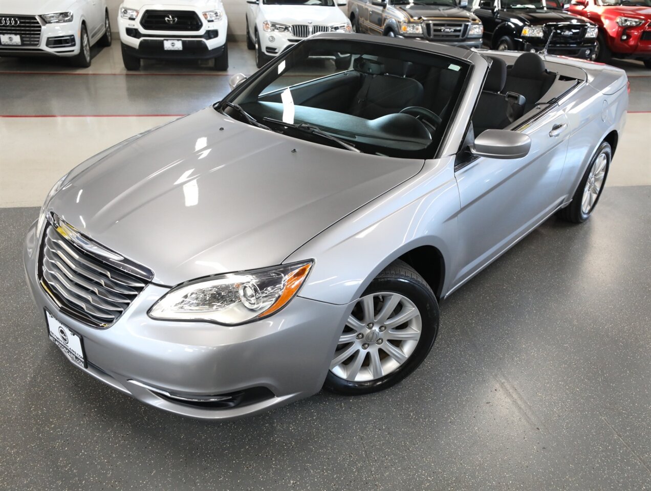2014 Chrysler 200 Touring - Photo 2 - Addison, IL 60101