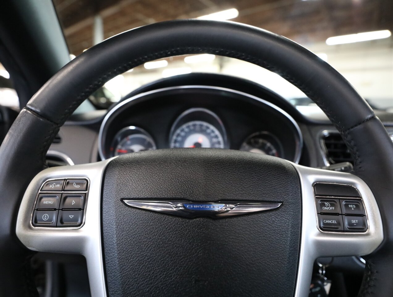 2014 Chrysler 200 Touring - Photo 29 - Addison, IL 60101