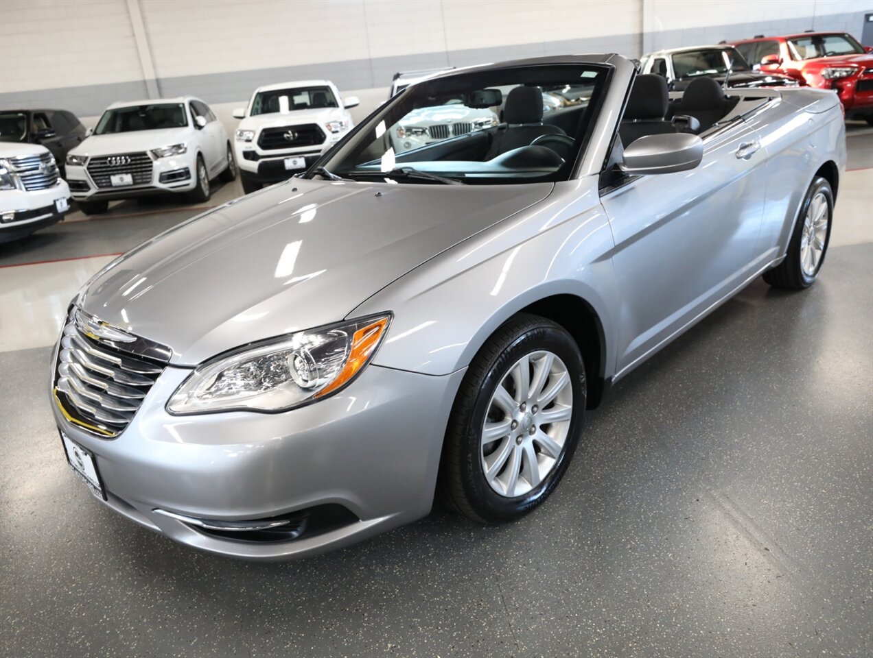 2014 Chrysler 200 Touring - Photo 4 - Addison, IL 60101