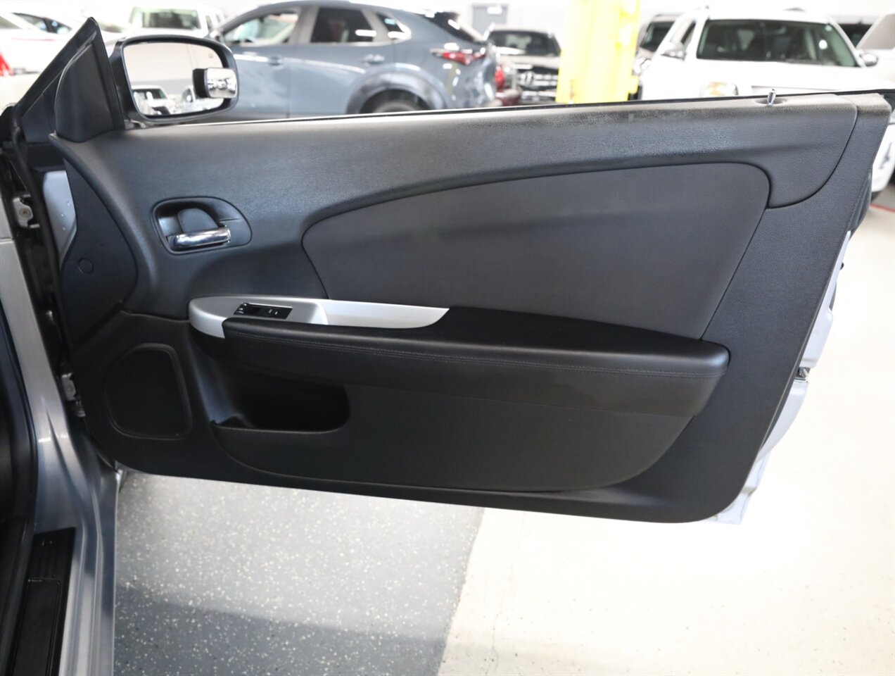2014 Chrysler 200 Touring - Photo 16 - Addison, IL 60101
