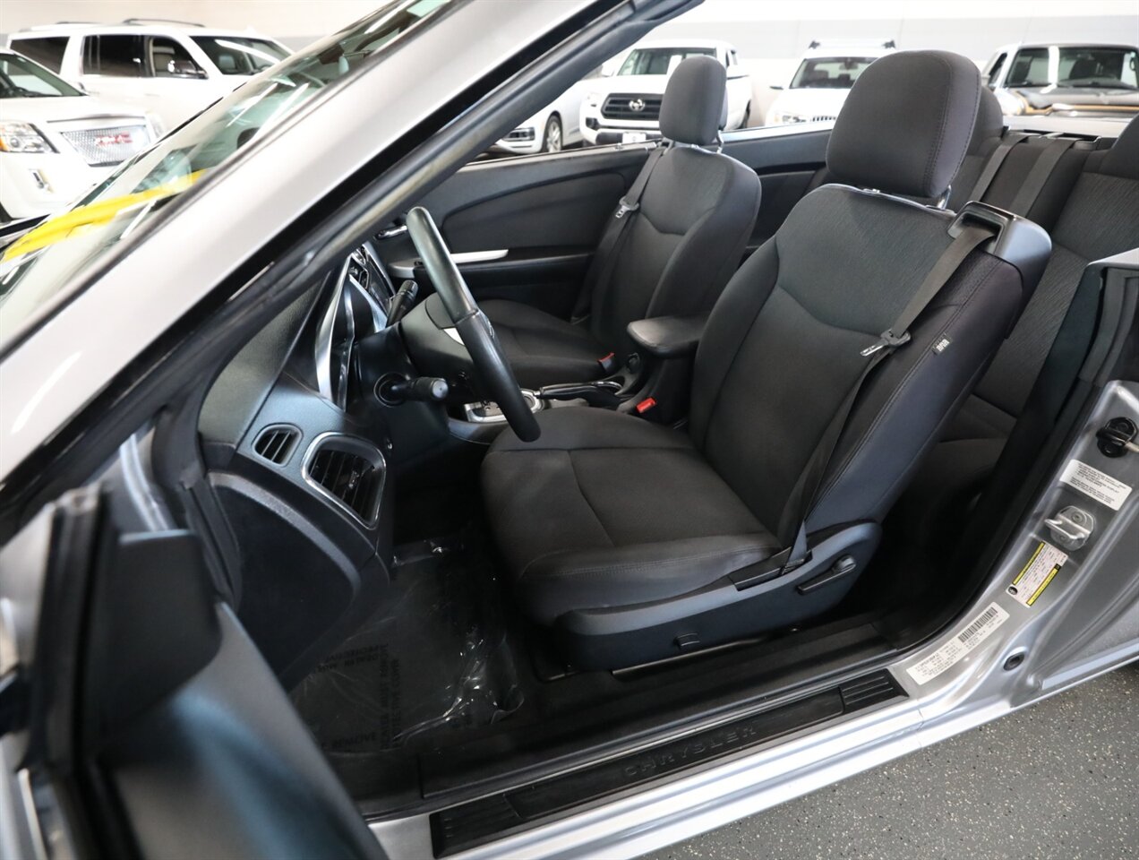 2014 Chrysler 200 Touring - Photo 24 - Addison, IL 60101