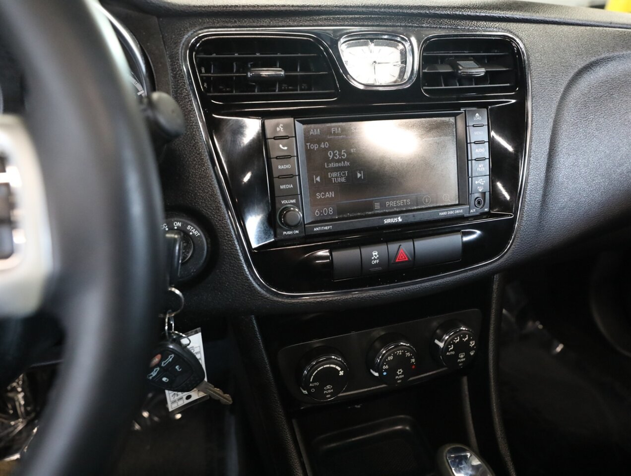2014 Chrysler 200 Touring - Photo 26 - Addison, IL 60101