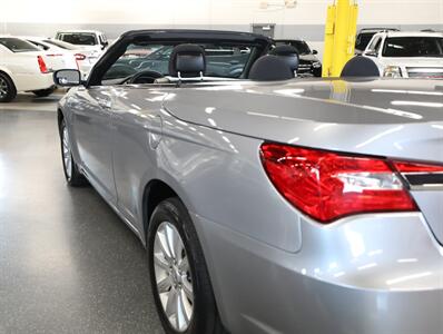 2014 Chrysler 200 Touring   - Photo 13 - Addison, IL 60101