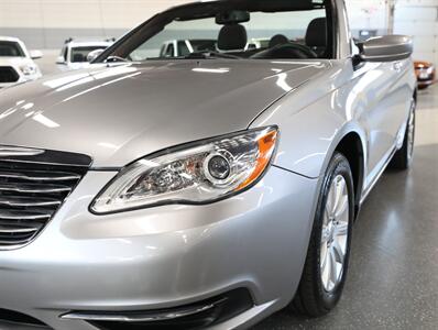 2014 Chrysler 200 Touring   - Photo 5 - Addison, IL 60101