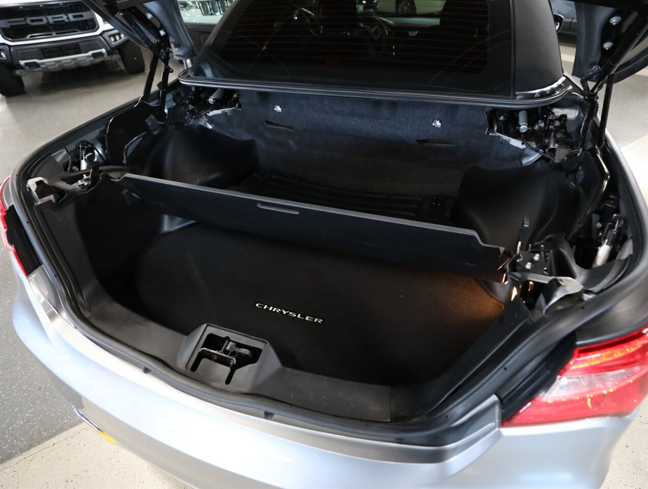 2014 Chrysler 200 Touring - Photo 20 - Addison, IL 60101