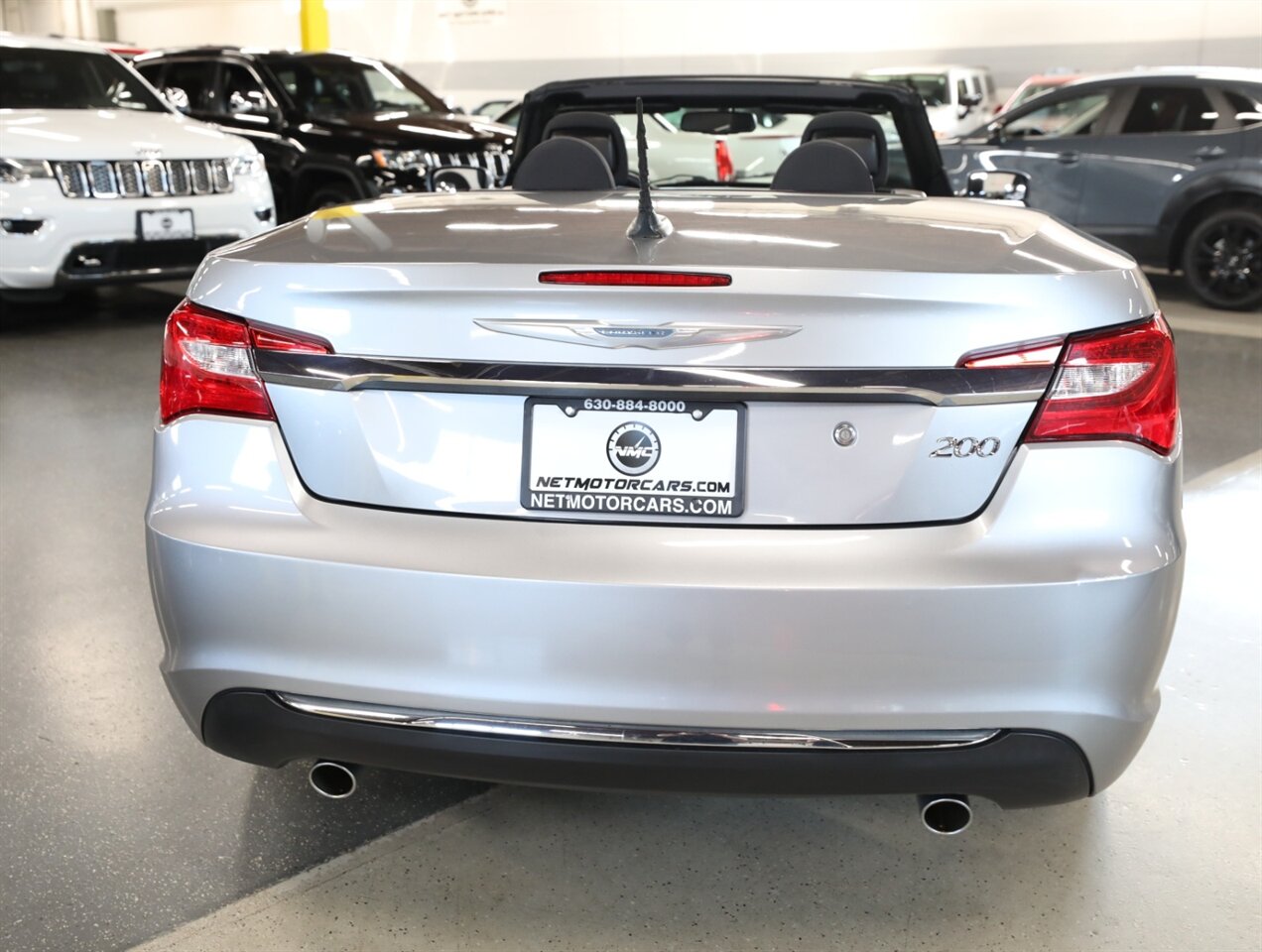 2014 Chrysler 200 Touring - Photo 10 - Addison, IL 60101
