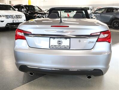 2014 Chrysler 200 Touring   - Photo 10 - Addison, IL 60101