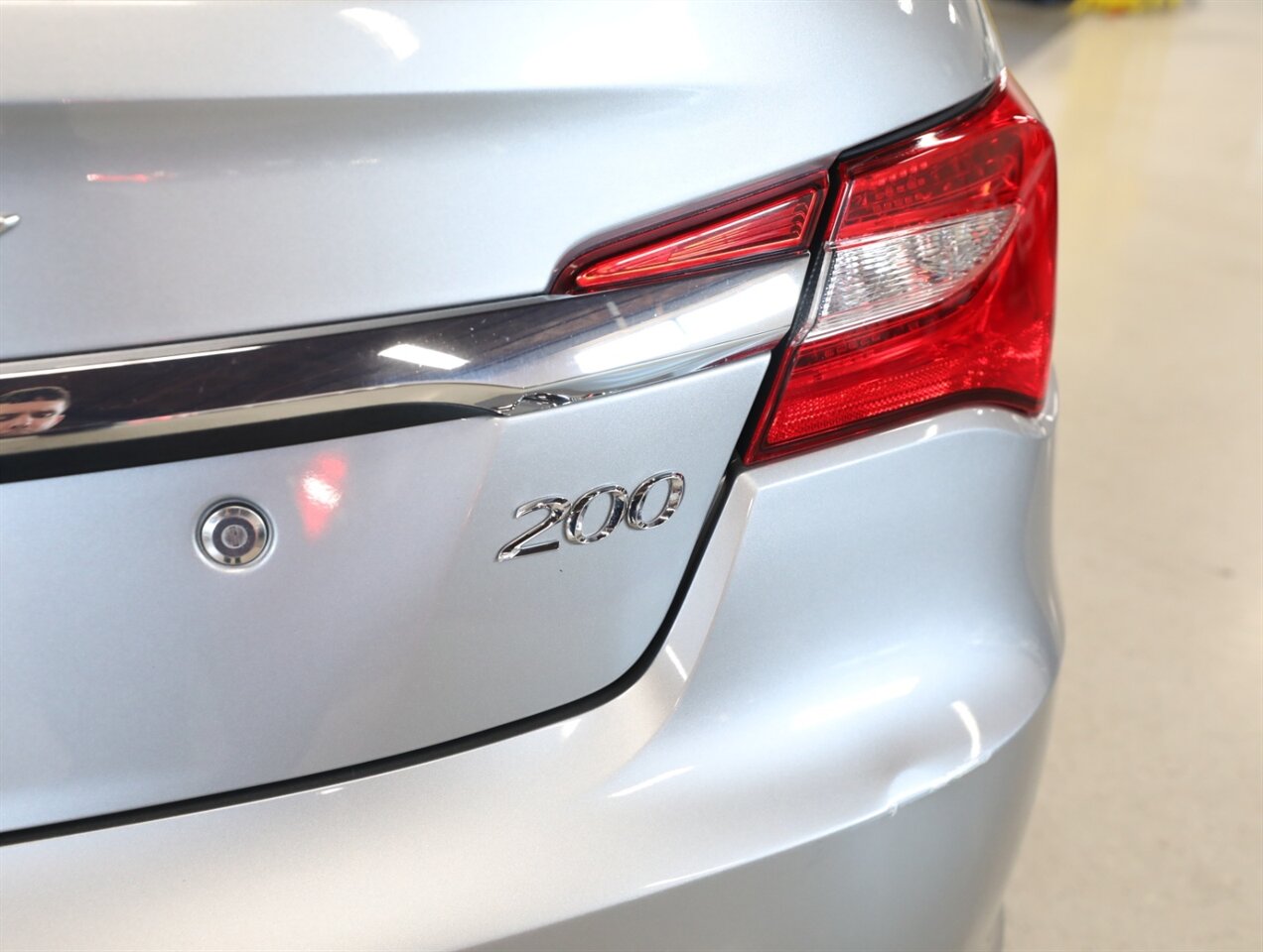2014 Chrysler 200 Touring - Photo 11 - Addison, IL 60101