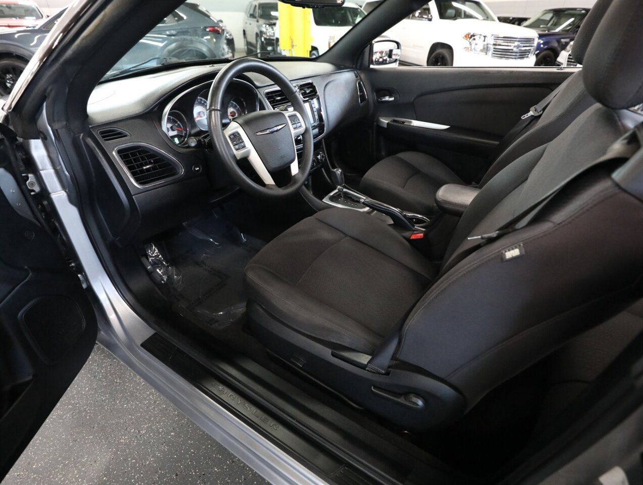 2014 Chrysler 200 Touring - Photo 23 - Addison, IL 60101