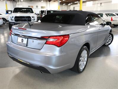 2014 Chrysler 200 Touring   - Photo 34 - Addison, IL 60101